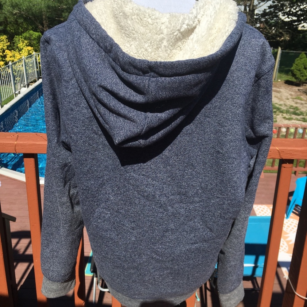 Fluffy blue zip-up - Picture 3 of 4